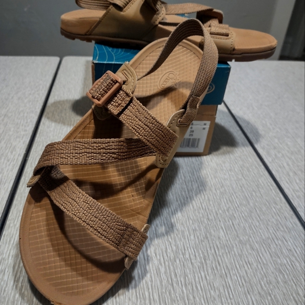 Chaco Lowdown Sandal Tan size 8